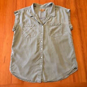 JACHS Girlfriend Green Button-Down Sleeveless Shirt